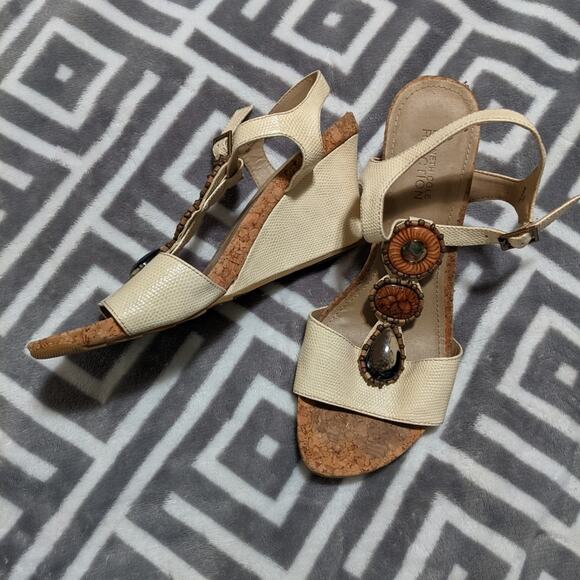 Kenneth Cole Embellished Decorative Wedge Sandals Size 8 - Picture 2 of 5